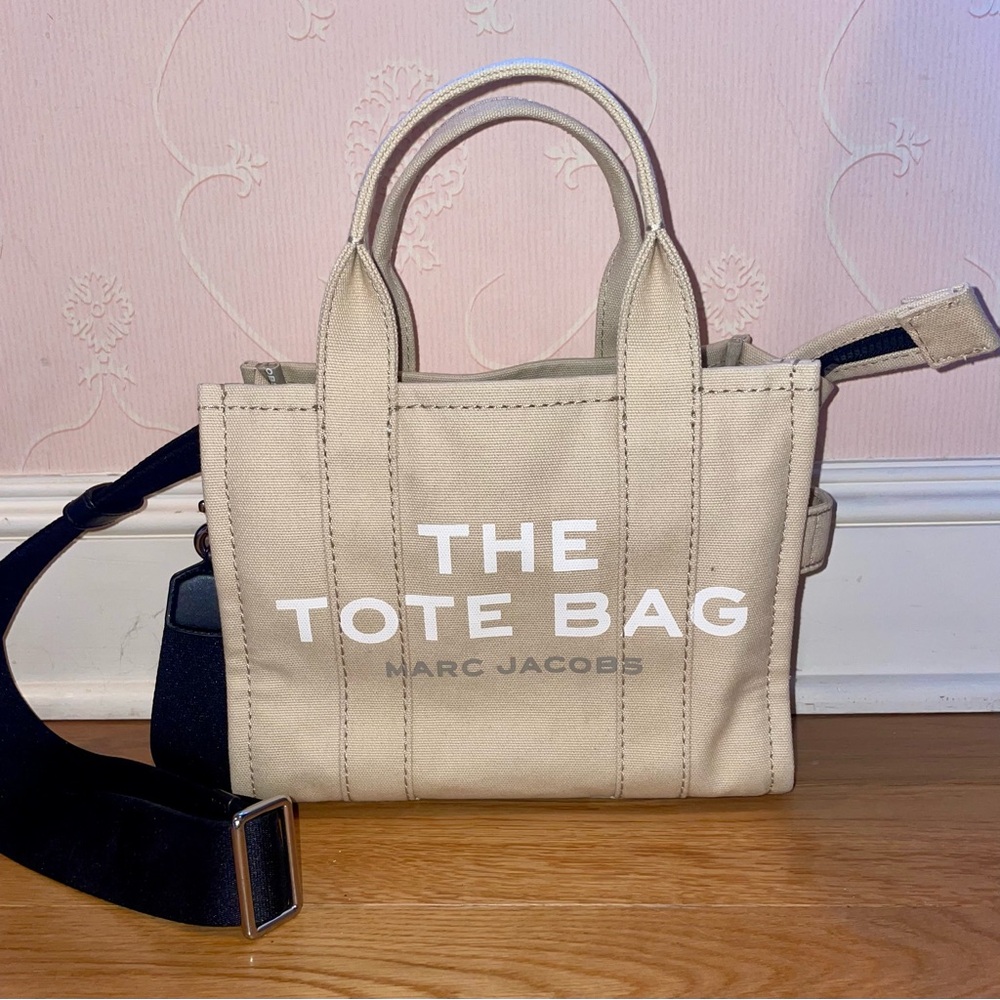 Marc Jacob’s small canvas tote bag in tan